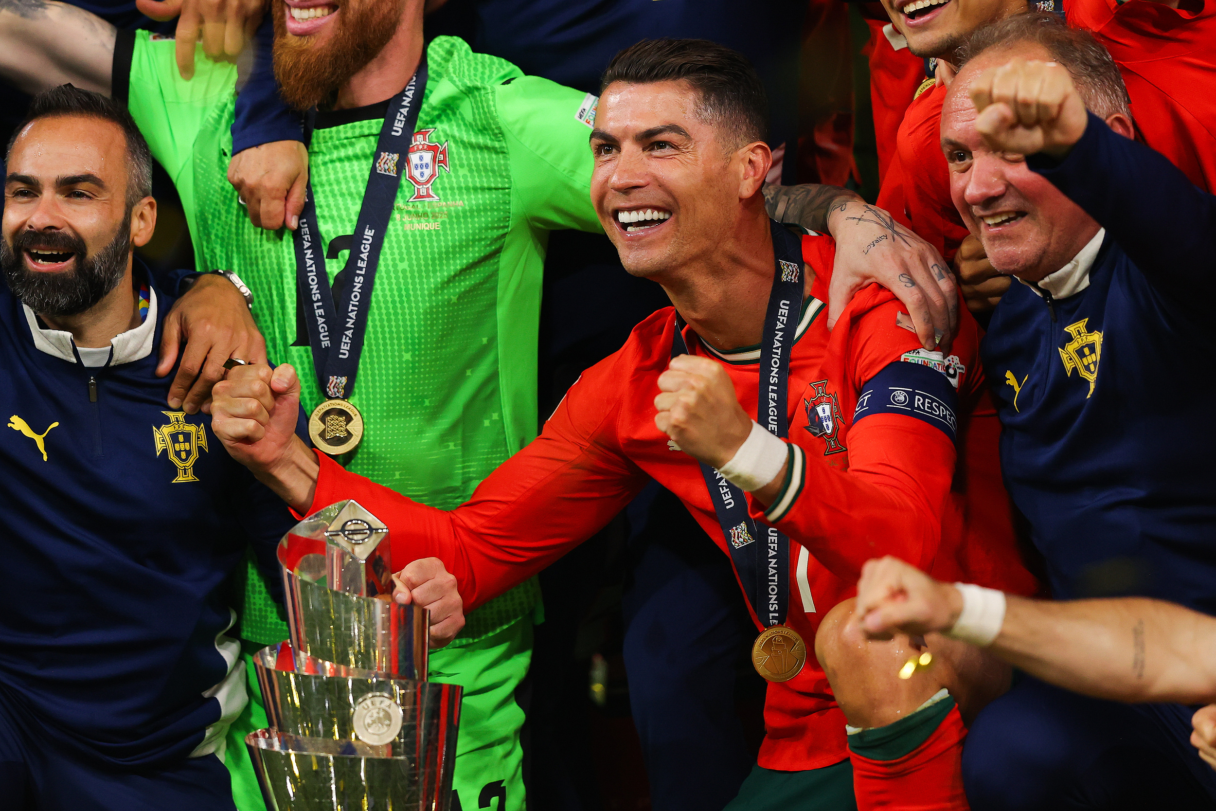 C罗连续十二场比赛得分超过最后时刻胜出，瑞士队不断突破！全场沸腾不已的简单介绍