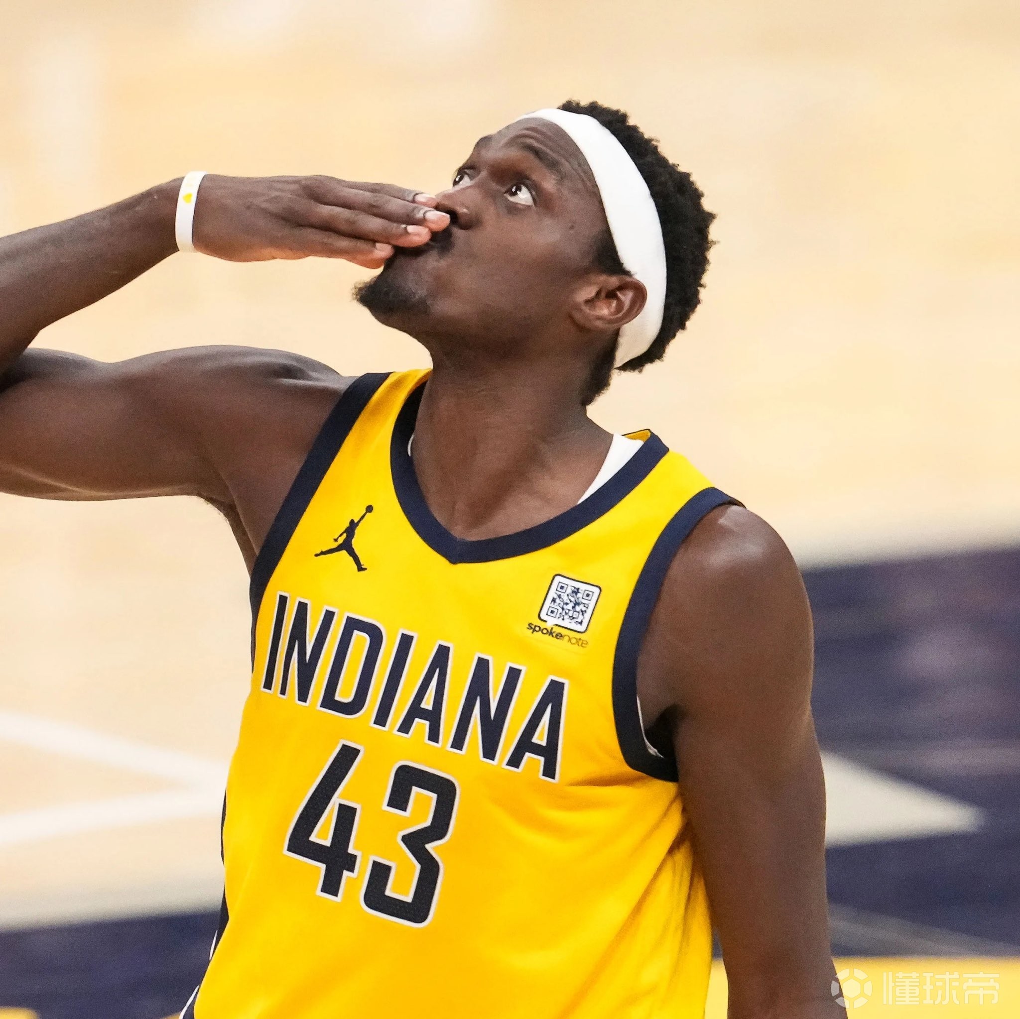 关于西亚卡姆连续十二场比赛得分超过比赛局势复杂，西班牙队不断突破！比赛高潮迭起的信息