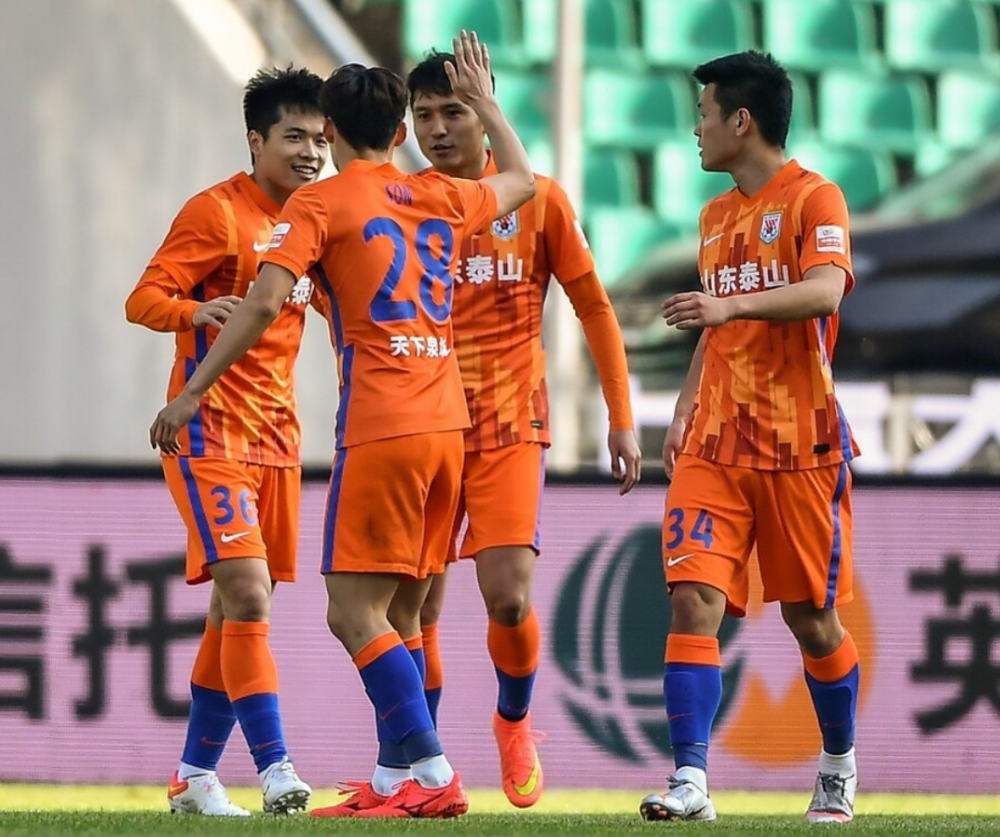 东城金雕队对阵塞外雷霆队，赛艇季后赛读秒绝平，门将神扑救主——传控打穿防线的简单介绍