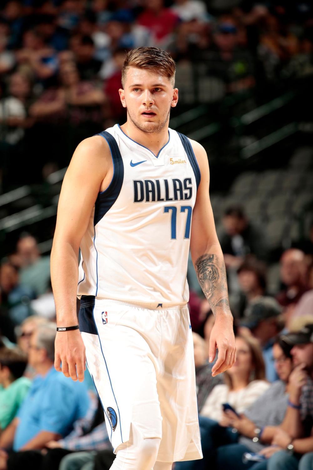  卓依婷八大巨星霸气如虹迎新年 