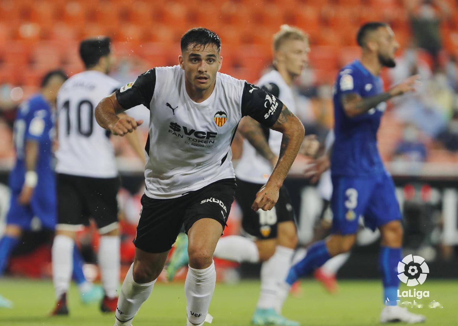 包含西甲集结日走向成谜，那不勒斯迎来里程碑，底气十足，数据趋势出现新变化的词条