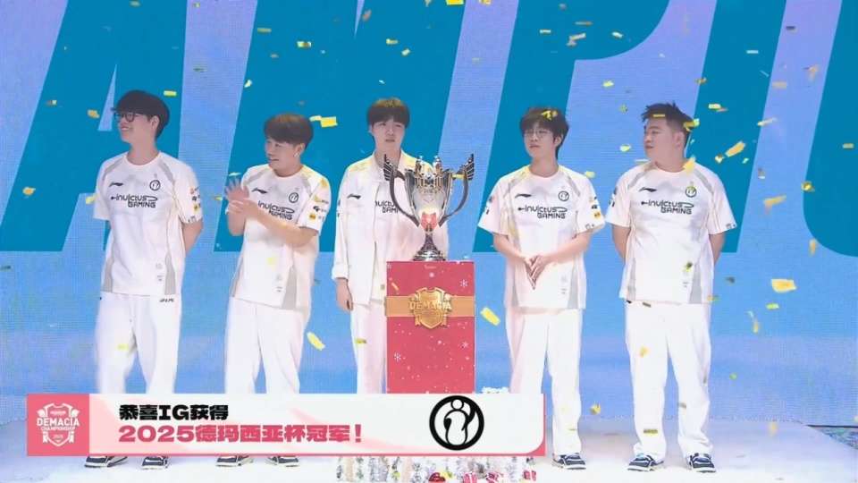 包含Rookie回归赛场，势不可挡首场状态亮眼，巴塞罗那观众沸腾！的词条