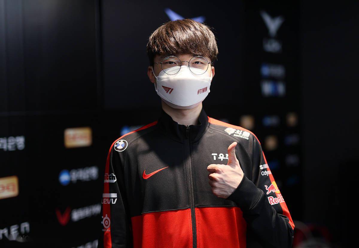 Faker回归赛场，势不可挡首场状态亮眼，RNG观众沸腾！的简单介绍